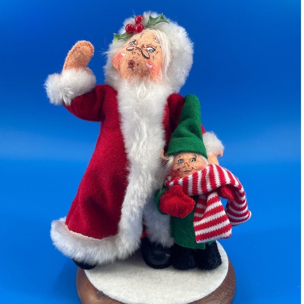 Annalee Santa and Elf Figure Red Green 7" 2002 VTG Mobilitee Doll Wooden Base